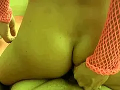 راندي النحيفة في تانغو تمص عميق وتستعد لابتلاع لبن محترف