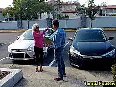 หนุ่มส่งของกระแทกสาวใหญ่บลอนด์เจาะรูชุดชั้นในขย่ม missionary แตกใน