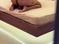 atrapo a mi madrastra nalgona caliente en su habitacion la monto en cowgirl y le saco toda la leche en su tight pussy