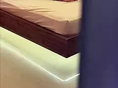 atrapo a mi madrastra nalgona caliente en su habitacion la monto en cowgirl y le saco toda la leche en su tight pussy