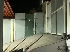 madrasta gostosa na varanda escura mama tetas grandes chupa pau preto grosso e leva rola no cu pelado