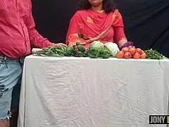 jony darling fucks veggie seller whore doggystyle in open market creampie