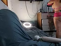 ei garoto, quer ver essa latina branquinha levando no cuzinho apertado pelo pauzudo?