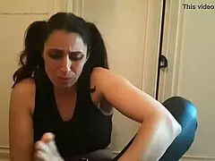 omg italian milf teases smelly feet joi 😍👣💦 wanna stroke to her toes??