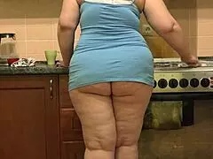 chubby housewife drops cleaning chores to fuck pawg amateurs big ass