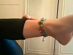 omg italian milf teases smelly feet joi 😍👣💦 wanna stroke to her toes??