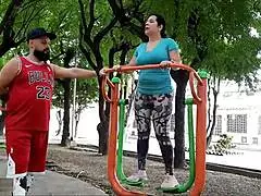 Oye, la puta vecina del parque quiere que la folle ya