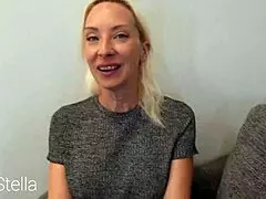 Förloraren i handbojor av het milf Stella ger slavisk fotknull del 1