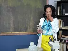 teacher's neglected pussy gets licked after years of husband's anal only