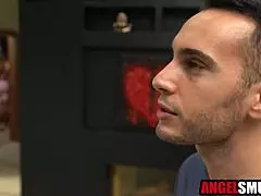 Femme prend anal dur de mari et beau-frère en massage threesome intense