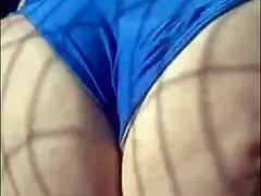 madrasta de biquini no jardim mostra lingerie nova pro enteado flashin panties voyeur slutty homemade beach style