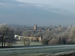 Oxford'da yağmur altında eğitim