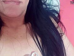 Busige Solo-Masturbationsshow