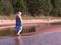 Blonde bombshell enjoys beach heat