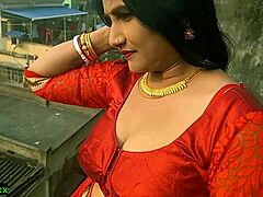 Asian bhabhi gets outdoor sex