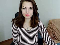 Adolescente russa se masturba na webcam