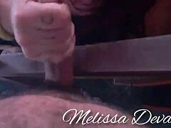 सीढ़ी के साथ परिपक्व Melissa