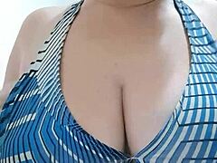 Große Natürliche Titten