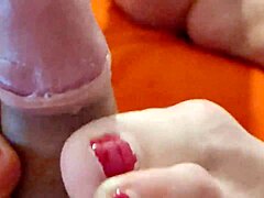 Sexy MILF's foot fetish performance