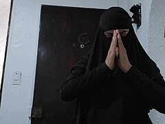 Niqab-clad Arab MILF's anal play