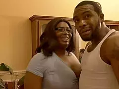 MILF Nikki and friends fuck Major