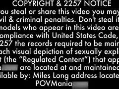 POV blondă Kiki Daire face muie la sală în timp ce se antrenează