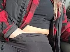 मैं अपनी टीचर को कार में गेट ऑफ करते हुए देखना बंद नहीं कर सकता